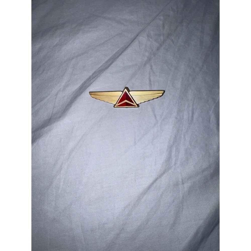 Vintage Delta Airlines Junior Pilot Wings Pin Plastic Badge Aviation Memorabilia